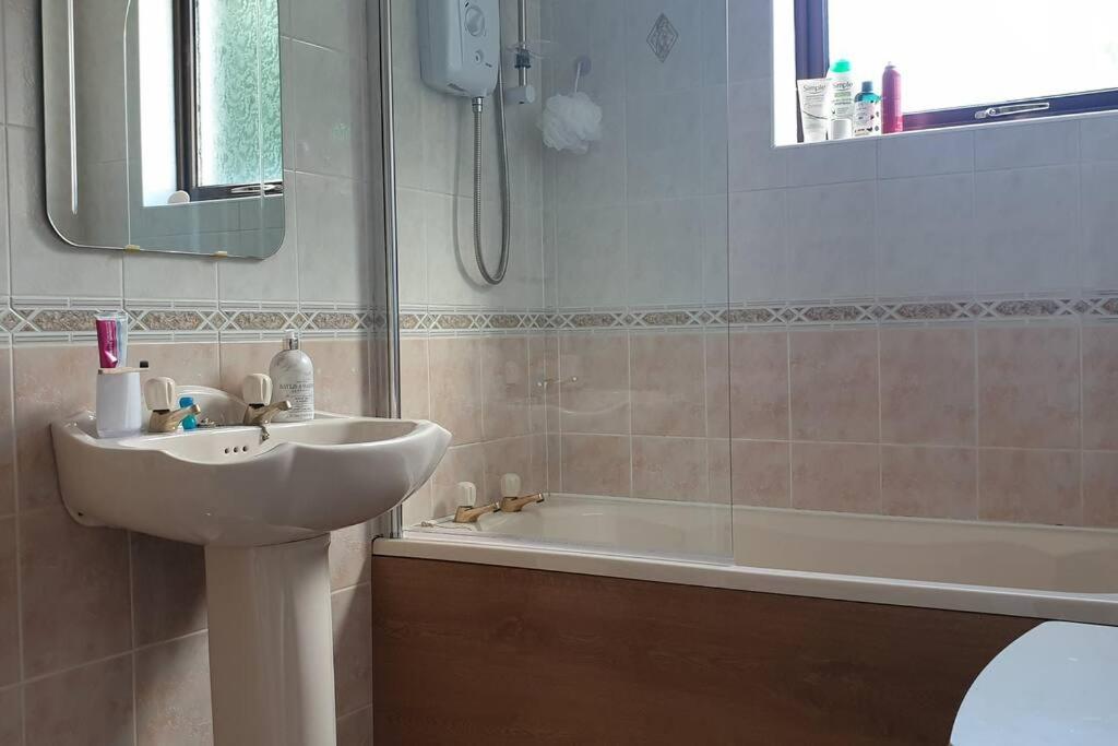 Seafront Apartment, Ground Floor, Free Parking Newcastle  Zewnętrze zdjęcie